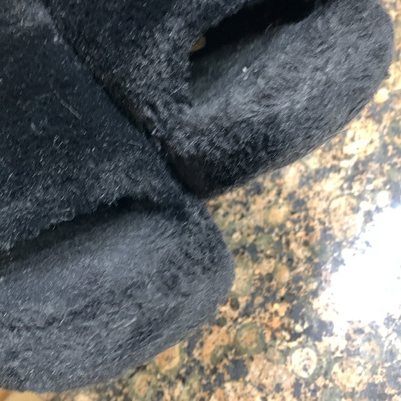 Steve Madden Women's Black and White Fuzzy Slippers - Picture 12 of 13